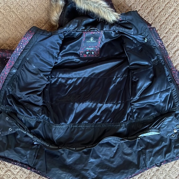 Volcom ski snowboarding jacket - women’s xs - Picture 7 of 11